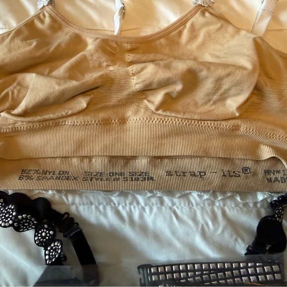 “Strap-its” changeable strap Bras, One Size, Black & Neutral, w/3 pair straps - Picture 4 of 7